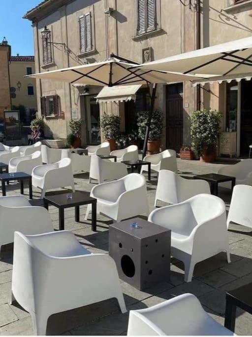 Lajatico Rentals - Terrazza Sul Tramonto Del Silenzio ภายนอก รูปภาพ